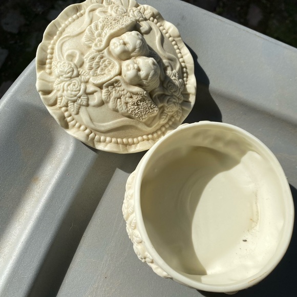 Vintage Angel Wings Ceramic Jewelry Box - Picture 2 of 2